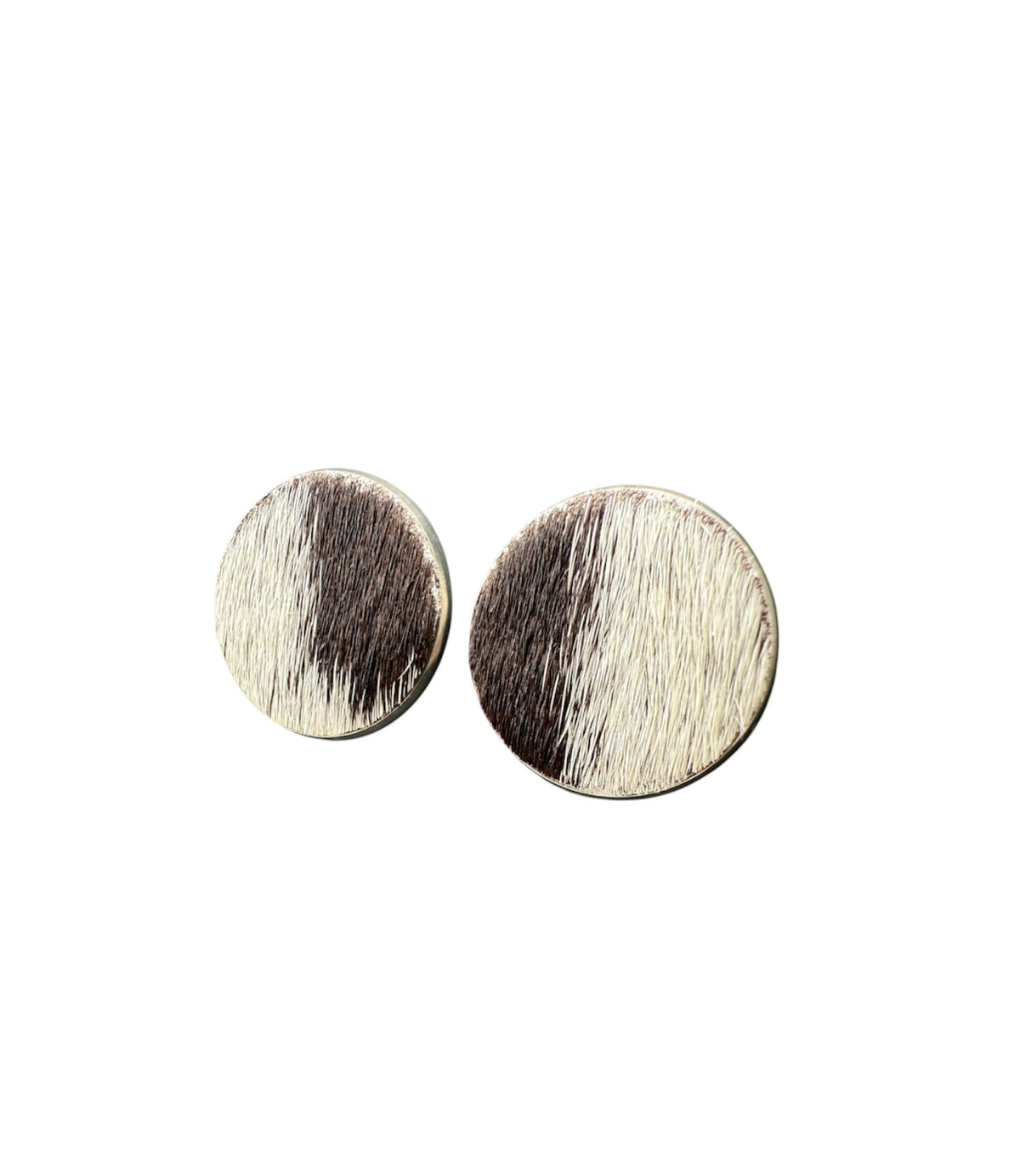 J7052C - 20mm Round Hide Stud Earrings