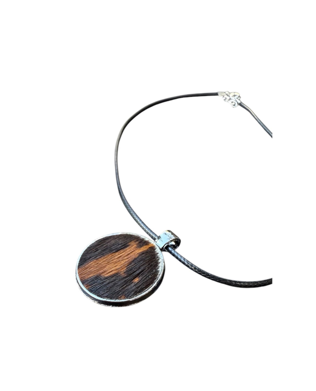 J6914 - 100% Cowhide Pendant Necklace