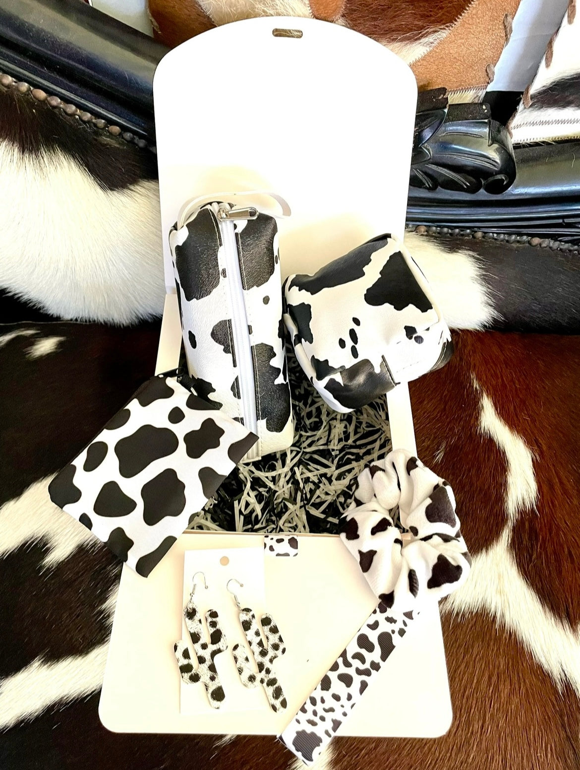08 - Gift Pack Black & White Cow Print