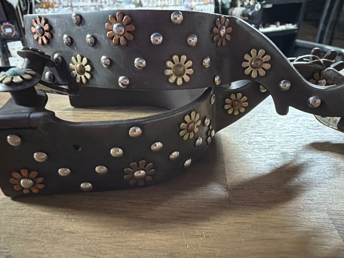 089011 - Ladies SPUR BROWN/FLOWERS. - missing a daisy - Rawhide Western Wear 