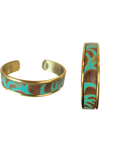 J6868R - 3/4 Bangle w Tooled Leather Bezel vary slightly Tarnished.. see pic