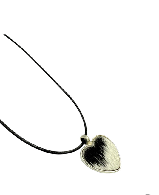J7098A - 100% Cowhide Heart Pendant Necklace