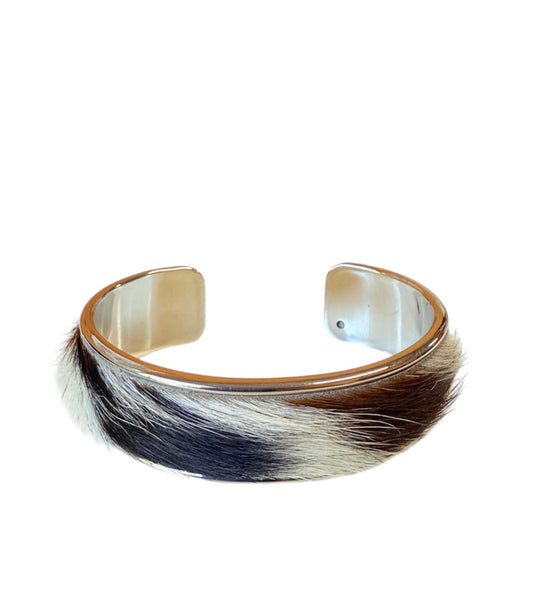 J6987 - 3/4 Bangle w Cowhide Bezel