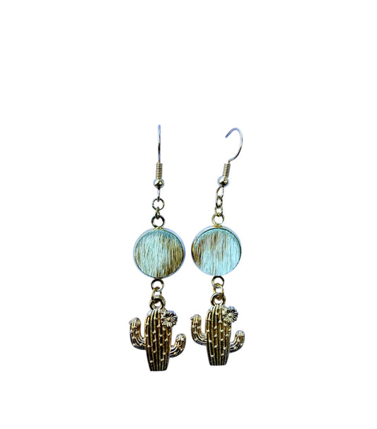 J7047C - Hide Gold Coloured Fishhook Earrings