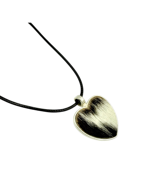 J7098 - 100% Cowhide Heart Pendant Necklace