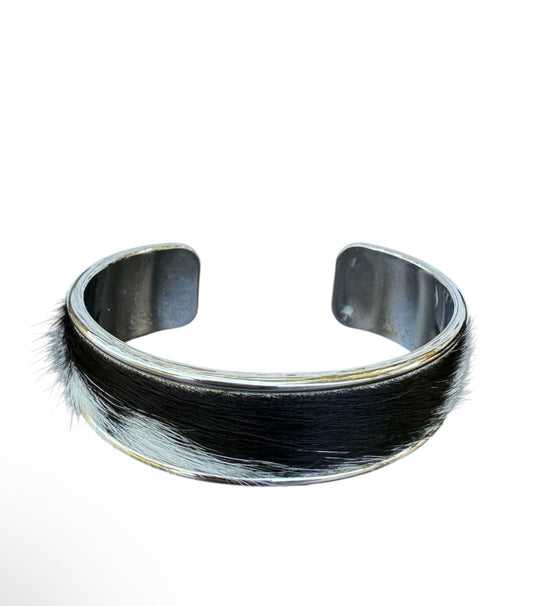 J6854 - 3/4 Bangle w Cowhide Bezel