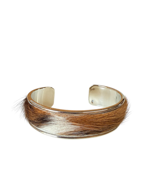J6869 - 3/4 Bangle w Cowhide Bezel