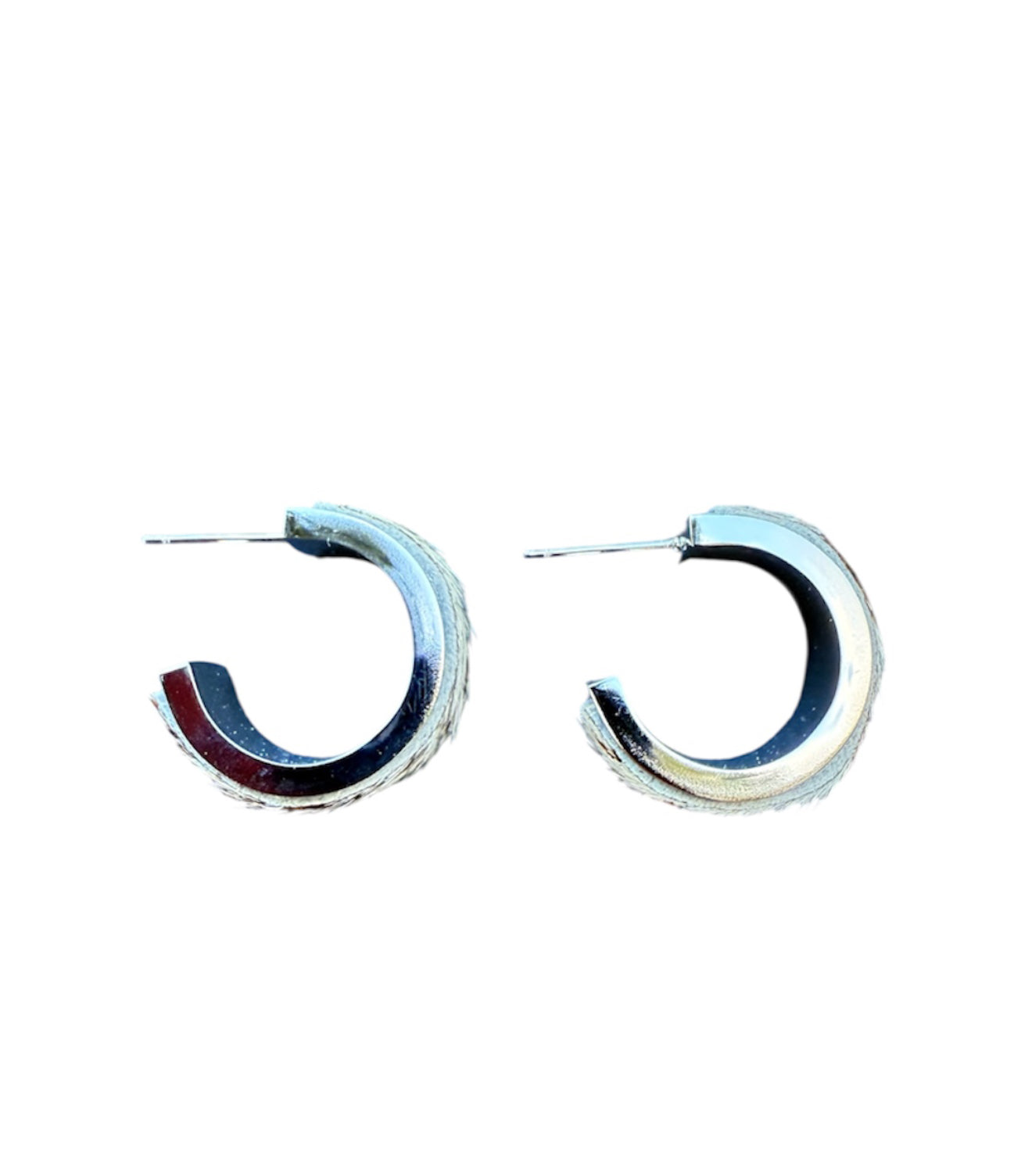J7048B - C Shape Hide Stud Earrings