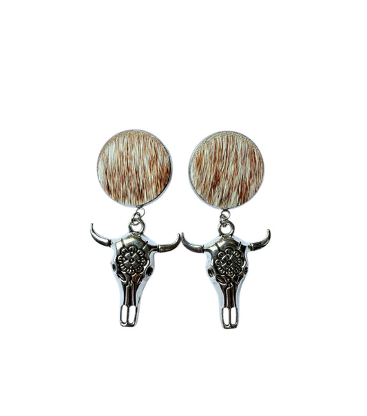 J6579E - 20mm Stud Hide w Skull Earrings