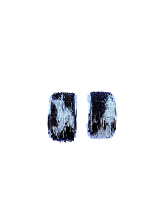 J7048A - C Shape Hide Stud Earrings