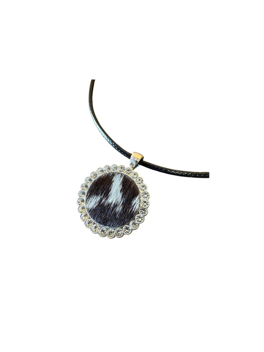 J7086 - 100% Cowhide Pendant Necklace