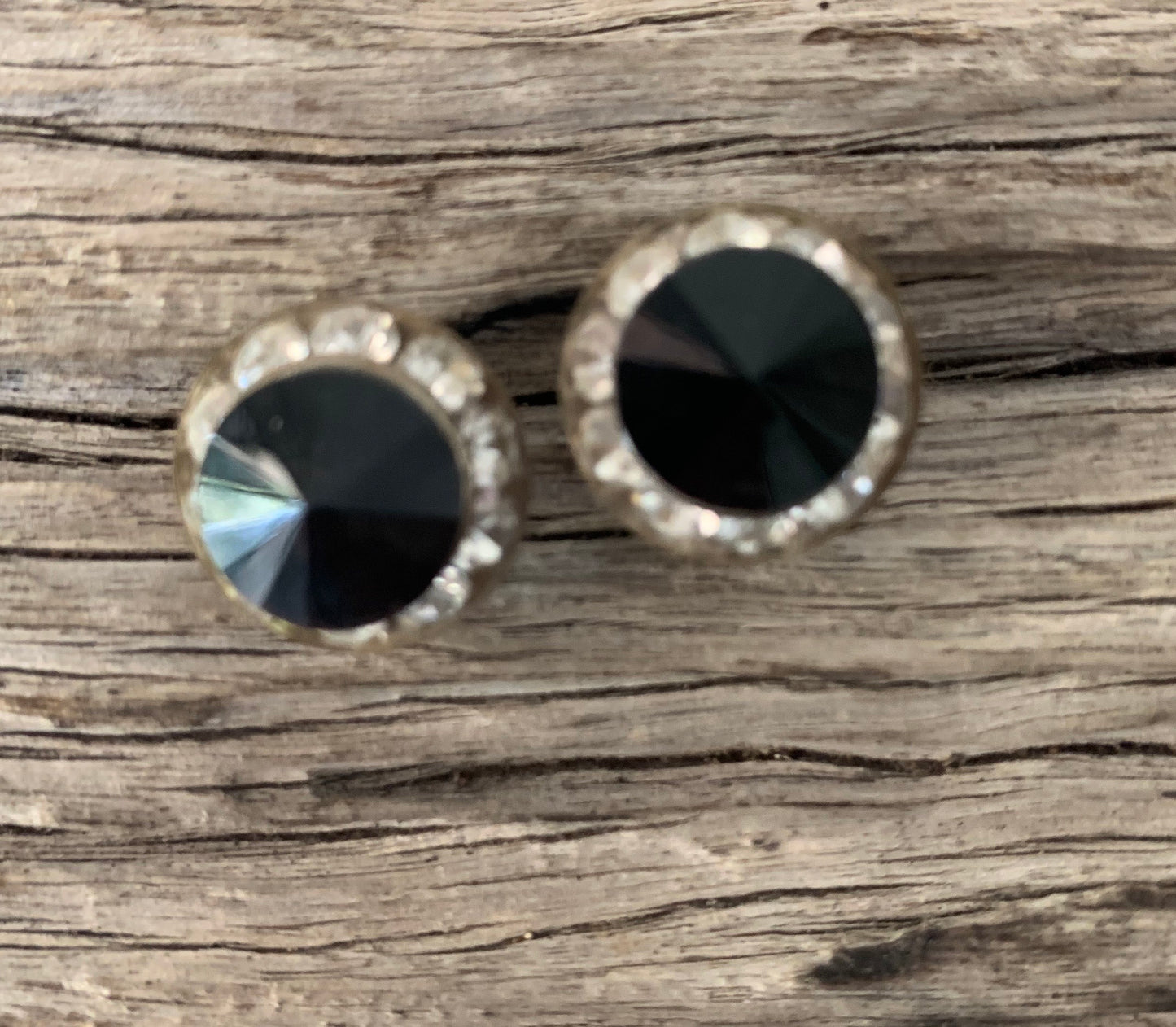 J6221 - Black Stone Stud Earrings - Rawhide Western Wear 